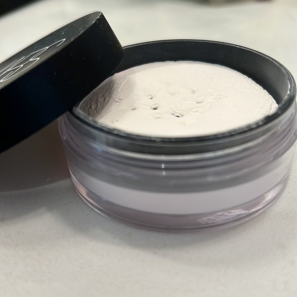 Nars Translucent Crystal Light Reflecting Setting Powder Loose - Picture 5 of 5
